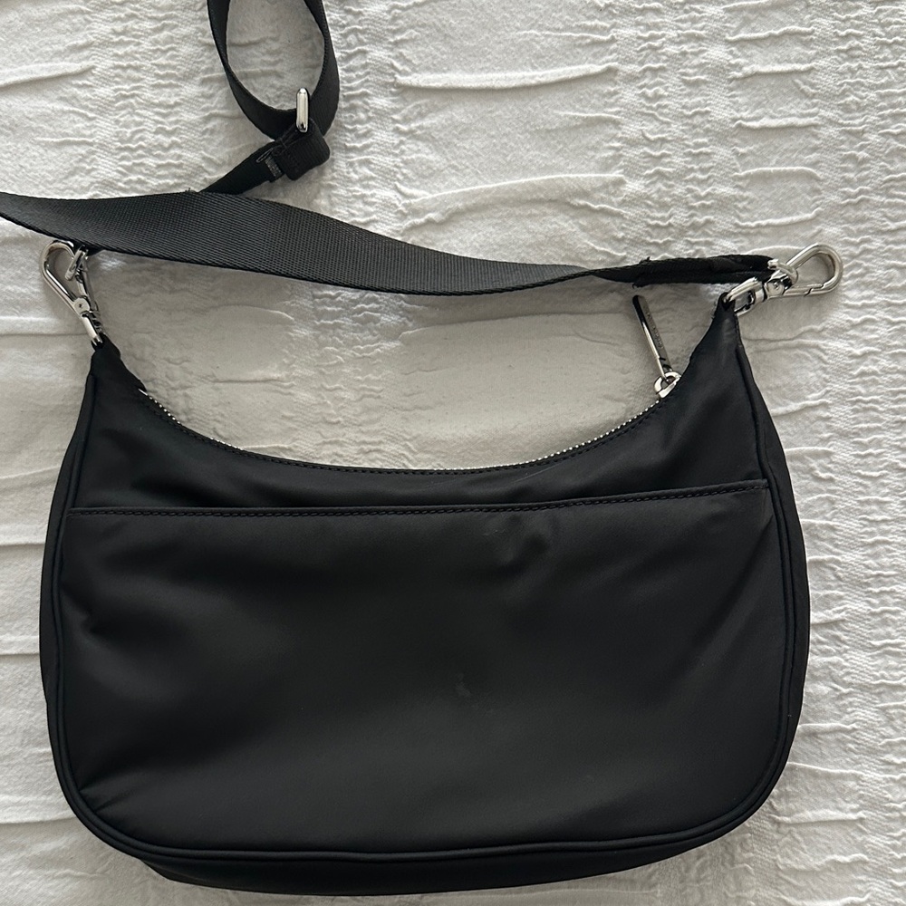 City Essentials Small Shoulder Bag 3L - Picture 9 of 13